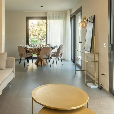 别墅 Onda 8, Emma *