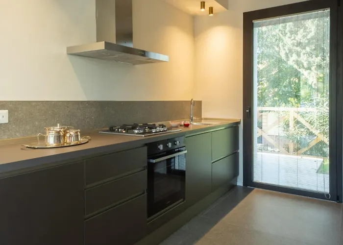 Villa Onda 8, Emma Santa Maria di Scacciano